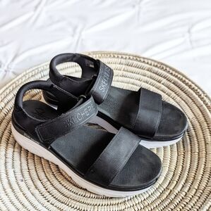 Sketchers D'LUX Sandals
